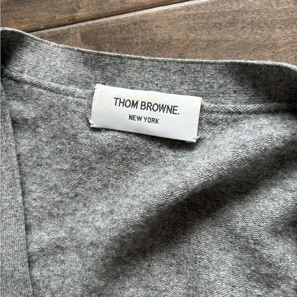 Thom Browne 100% cashmere Gray V-Neck Cardigan - Picture 3 of 6